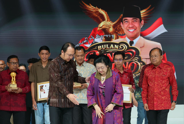 Presiden Kelima RI yang juga Ketua Umum DPP PDI Perjuangan, Megawati Soekarnoputri, hadir langsung untuk memimpin jalannya acara Penutupan Bulan Bung Karno 2026 yang digelar di Bali Beach Convention Center, The Meru, Sanur, Bali, Minggu (28/6/2026). Foto: Dok. PDIP