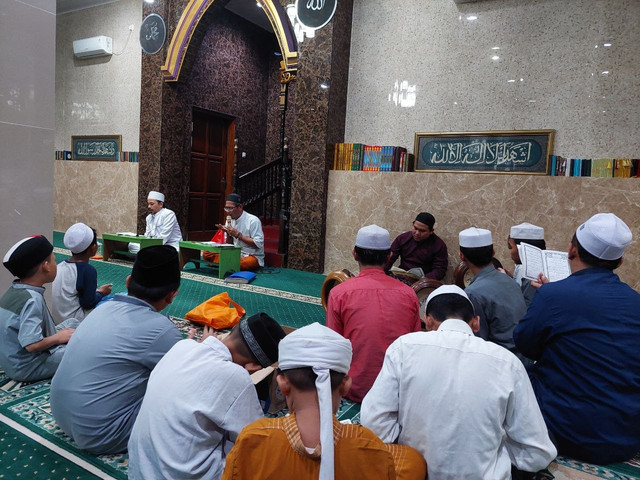 Ilustrasi suasana belajar di majelis ilmu (Foto : Dokumen Pribadi)