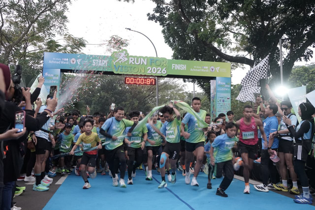 Kota Serang, pagi ini bertransformasi menjadi ikhtiar kemanusiaan yang masif. Sebanyak 1.200 pelari dari berbagai daerah di Indonesia menyatu dalam gelaran Run For Vision 2026: 5K Charity Run bertajuk "Level Up Your Vision", Minggu (28/6).