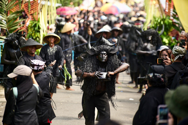 Kemeriahan Ritual Kebo-keboan Alasmalang, di desa Desa Alasmalang, Kecamatan Singojuruh, Banyuwangi, Minggu (28/6). Foto: Tim kumparan