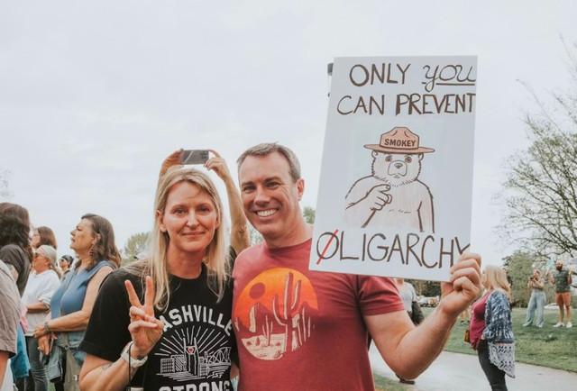 Ilustrasi: Hanya anda yang dapat mencegah dominasi oligarki. Foto: Barbara Burgess. Unsplash.
