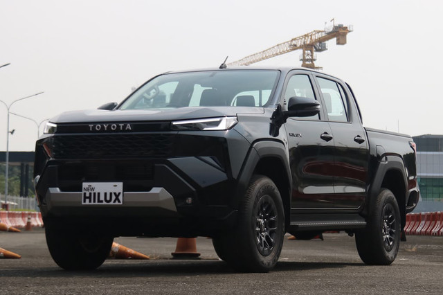 Toyota Hilux generasi keenam. Foto: Syahrul Ghiffari/kumparan
