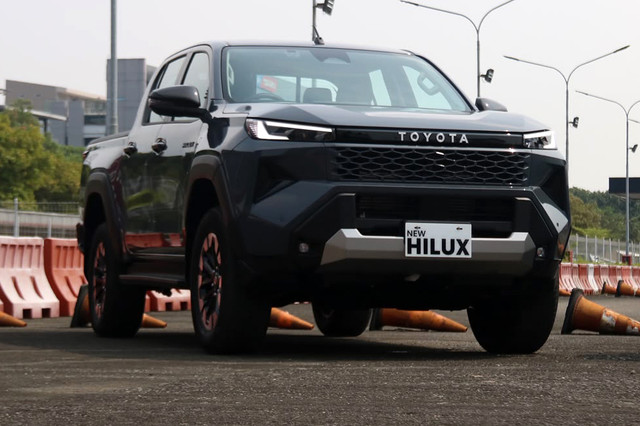 Toyota Hilux generasi keenam. Foto: Syahrul Ghiffari/kumparan