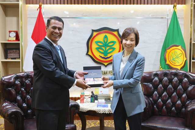Mentan Amran bertemu Menteri Keberlanjutan dan Lingkungan Singapura Grace Fu di Kementan. Foto: Dok. Kementan RI