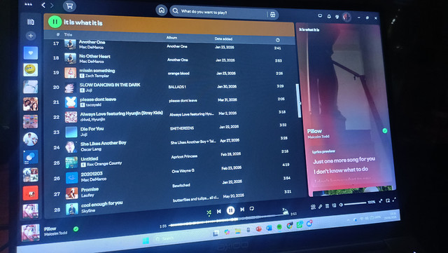 ilustrasi seseorang yang sedang mendengarkan playlist galau Sumber: Dokumentasi Pribadi