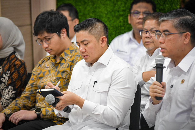Sekretaris Kabinet Teddy Indra Wijaya menghadiri Peluncuran Program Magang Nasional 2026 di Kemnaker, Jakarta, Senin (29/6/2026). Foto: Instagram/ @sekretariat.kabinet
