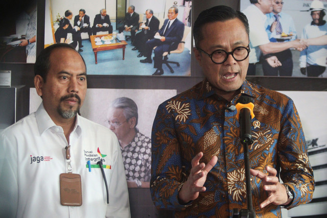 Chief Operating Officer (COO) Danantara Dony Oskaria (kanan) menyampaikan keterangan kepada wartawan usai audiensi di Gedung Pusat Edukasi Antikorupsi Komisi Pemberantasan Korupsi (ACLC KPK), Jakarta, Senin (29/6/2026). Foto: Reno Esnir/ANTARA FOTO