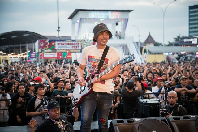 Mantan gitaris Superglad, Dadi Yudistira, meninggal dunia. Foto: Instagram/@superglad_band