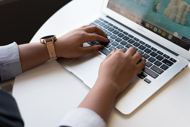 Ilustrasi harga tiket showcase Bernadya. Foto: Unsplash.com/Christina @ wocintechchat.com M