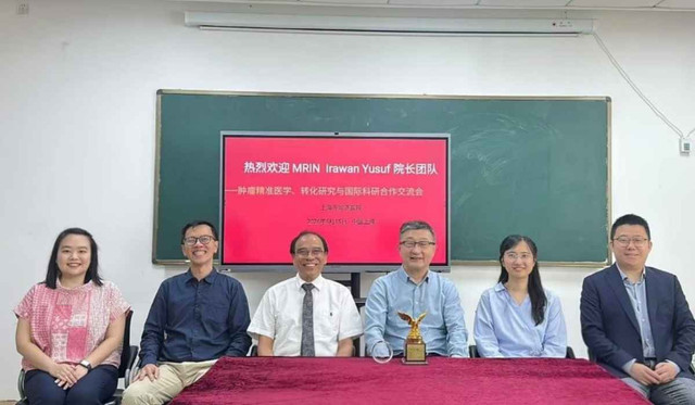 Mochtar Riady Institute for Nanotechnology Universitas Pelita Harapan (MRIN-UPH) menjalin kerja sama internasional melalui kolaborasi riset bersama Tongji Hospital, rumah sakit pendidikan milik Tongji University. Kerja sama ini resmi dimulai melalui penandatanganan Memorandum of Cooperation (MoC) yang berlangsung di Shanghai, Tiongkok pada 15 Mei 2026.Kolaborasi ini berfokus pada pengembangan sistem berbasis Artificial Intelligence (AI) yang mampu memprediksi risiko penyebaran kanker kolorektal ke hati setelah operasi.