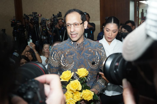 Mantan Menteri Pendidikan Indonesia, Nadiem Makarim, tiba untuk persidangannya di Pengadilan Tindak Korupsi di Jakarta pada 12 Januari 2026. Foto: Iqbal Firdaus/kumparan