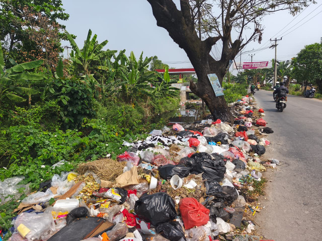 Tumpukan Sampah di Kawasan Babelan, Kabupaten Bekasi, Selasa (30/6/2026). Foto: Aditya Nugraha/kumparan