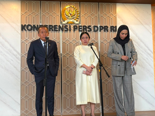 Ketua DPR Puan Maharani dan Wakil Ketua DPR Saan Mustopa serta Sari Yuliati usai rapat paripurna di Kompleks Parlemen, Senayan, Jakarta, Selasa (30/6). Foto: Nasywa Athifah/kumparan