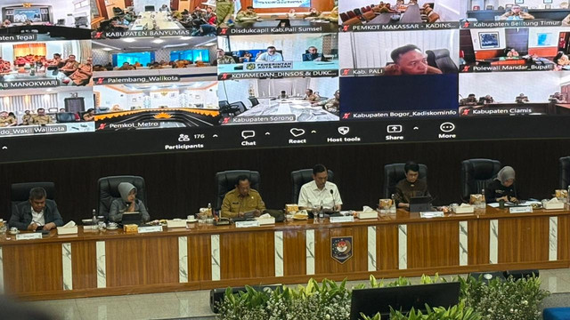 Kementerian Dalam Negeri (Kemendagri) menggelar rapat Komite Percepatan Transformasi Digital Pemerintah yang membahas perluasan proyek percontohan (piloting) digitalisasi bantuan sosial (bansos) ke 43 kabupaten/kota di Kemdagri, Selasa (30/6). Dok: Zamachsyari