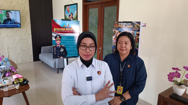 Dir PPA & PPO Polda Jabar, Kombes Pol Rumi Untari, saat memberikan keterangan terkait perkembangan kasus Taufik Hidayat di Polda Jabar, Selasa (30/6/2026). Foto: Abisatya/kumparan