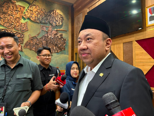Wakil Ketua Komisi X DPR Lalu Hadrian Irfani di Kompleks Parlemen, Senayan, Jakarta, Selasa (30/6/2026). Foto: Nasywa Athifah/kumparan