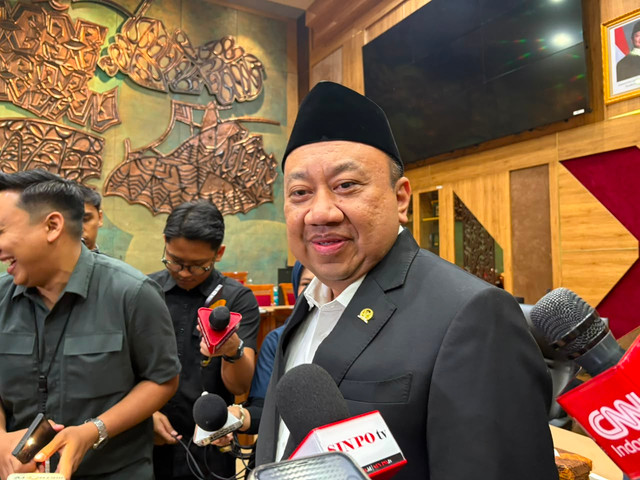 Wakil Ketua Komisi X DPR Lalu Hadrian Irfani di Kompleks Parlemen, Senayan, Jakarta, Selasa (30/6/2026). Foto: Nasywa Athifah/kumparan