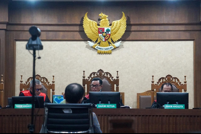 Mantan Menteri Pendidikan, Kebudayaan, Riset, dan Teknologi (Mendikbudristek), Nadiem Makarim, menjalani sidang pembacaan vonis terkait kasus dugaan korupsi pengadaan Chromebook di Pengadilan Tipikor Jakarta, Selasa (30/6/2026). Foto: Iqbal Firdaus/kumparan