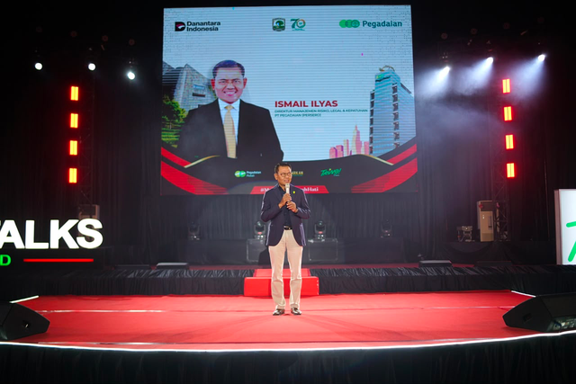 Direktur Manajemen Risiko, Legal, dan Kepatuhan PT Pegadaian, Ismail Ilyas, saat menjadi pembicara dalam CEO Talks di Universitas Andalas, Padang pada Senin (29/06). Foto: Dok. Pegadaian
