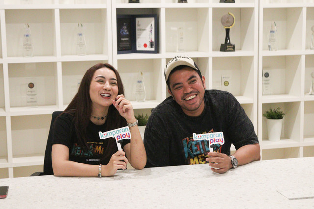 Ananta Rispo dan Ersya Aurelia saat media visit promo Film Ketok Magic di kumparan, Selasa (30/6/2026). Foto: Dzaki Fadilah/kumparan