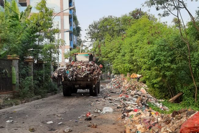 Pembersihan sampah di Kawasan Cakung Barat, Jakarta Timur, Selasa (30/6/2026). Foto: Kecamatan Cakung