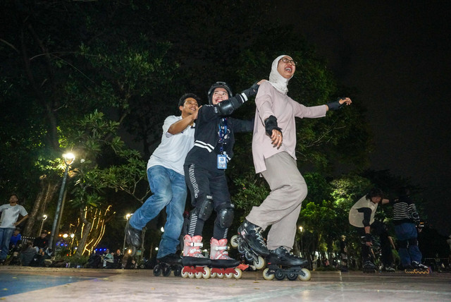 Anggota komunitas Teman Sharing Beroda beraktivitas di Taman Menteng, Jakarta, Selasa (30/6/2026). Foto: Iqbal Firdaus/kumparan