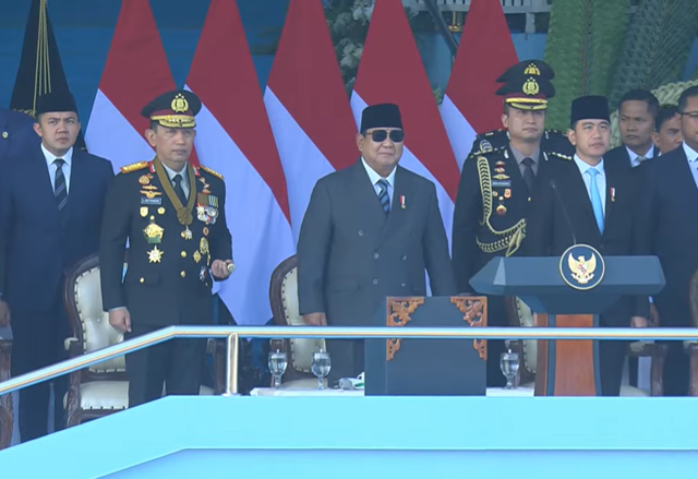 Presiden Prabowo Subianto saat menghadiri upacara Hari Bhayangkara di Satlat Brimob Cikeas, Jawa Barat, Rabu (1/7). Dok. YouTube Divisi Humas Polri