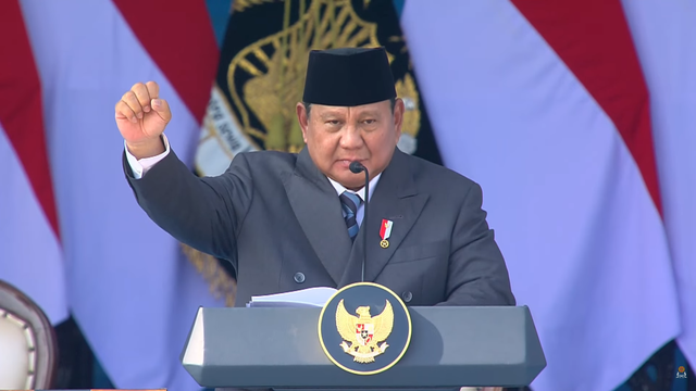 Momen Prabowo pidato saat Upacara Hari Bhayangkara di Satlat Brimob Cikeas, Rabu (1/7/2026). Foto: YouTube/ Humas Korps Brimob Polri