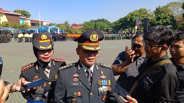 Kabid Humas Polda Jabar, Kombes Pol Hendra Rochmawan, saat memberikan keterangan terkait perkembangan penyidikan kasus Taufik Hidayat, usai Upacara Peringatan HUT Bhayangkara ke-80 Tahun 2026 di Polda Jabar, Rabu (1/7/2026). Foto: Abisatya/kumparan