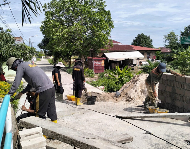 Jelang HUT ke-80 Bhayangkara, Polda Riau tuntaskan pembangunan 110 Jembatan Merah Putih Presisi. Foto: Instagram/ @humaspolda_riau