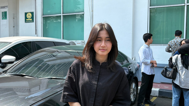 Penyanyi Keisya Levronka Dampingi Adik dan Ibunda Jalani Sidang Gugatan Perdata di Pengadilan Negeri Jakarta Barat. Foto: Aprilandika Pratama/kumparan