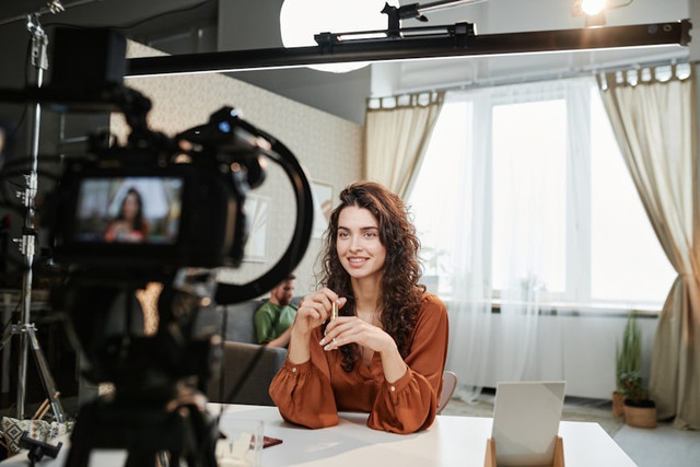 Ilustrasi live streaming. Foto: Unsplash
