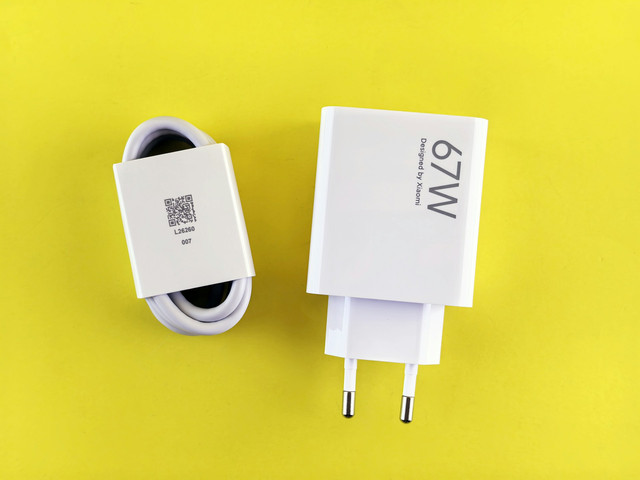 Ilustrasi charger GaN terbaik 2026. Foto: Unsplash.