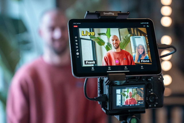Ilustrasi peralatan live streaming untuk pemula. Foto: Unsplash.