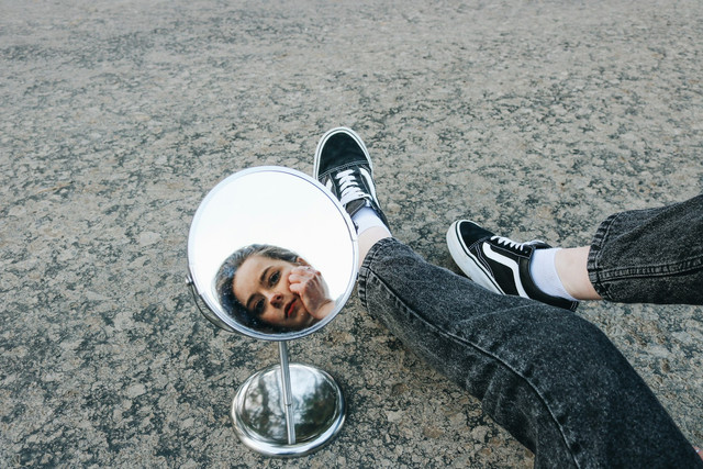 Ilustrasi inner critic. Foto Unsplash.