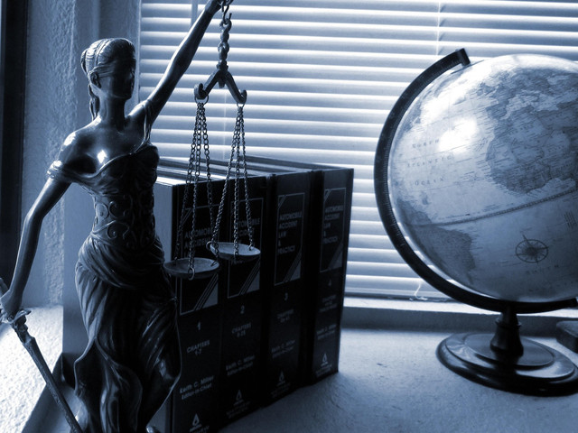 https://pixabay.com/photos/lady-justice-legal-law-justice-2388500/