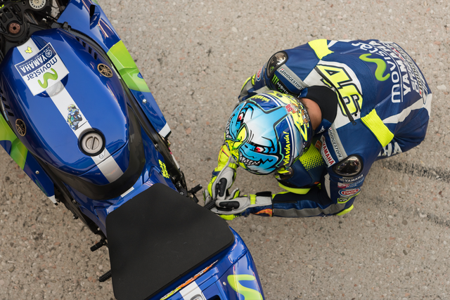 gambar dari pixabay.com/id/images/download/angelo_giordano-motogp-1280298_1920.jpg