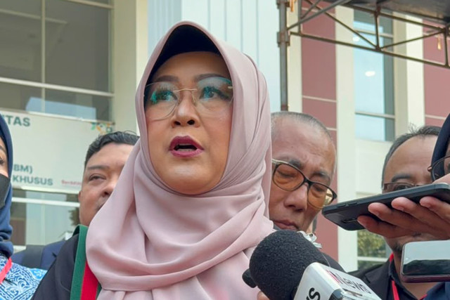 dr. Tifauzia Tyassuma alias Dokter Tifa tiba di Pengadilan Negeri Jakarta Timur, Kamis (2/7/2026). Foto: Kevin Daniel/kumparan