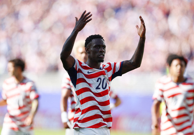 Penyerang timnas Amerika Serikat, Folarin Balogun, melakukan selebrasi setelah mencetak gol pertama dalam pertandingan babak 32 besar Piala Dunia 2026 melawan Bosnia dan Herzegovina di Stadion San Francisco Bay Area, California, Rabu (1/7/2026). Foto: Phil Noble/REUTERS