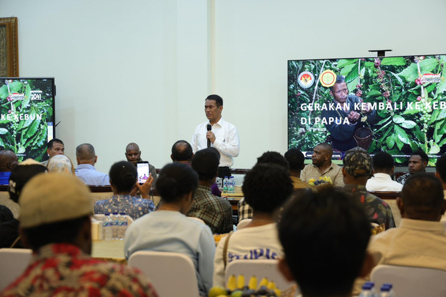 Mentan Amran Sulaiman bersama 150 mahasiswa Papua menggagas Gerakan Kembali Berkebun. Foto: Kementan RI