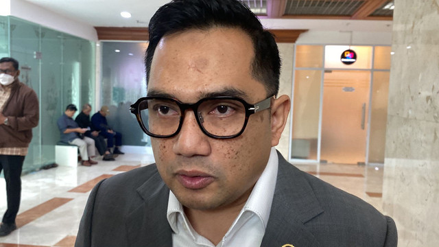 Ketua Komisi II DPR Rifqinizamy Karsayuda di Kompleks Parlemen, Senayan, Jakarta, Kamis (2/7/2026). Foto: Nasywa Athifah/kumparan
