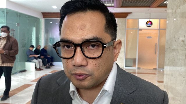 Ketua Komisi II DPR Rifqinizamy Karsayuda di Kompleks Parlemen, Senayan, Jakarta, Kamis (2/7/2026). Foto: Nasywa Athifah/kumparan
