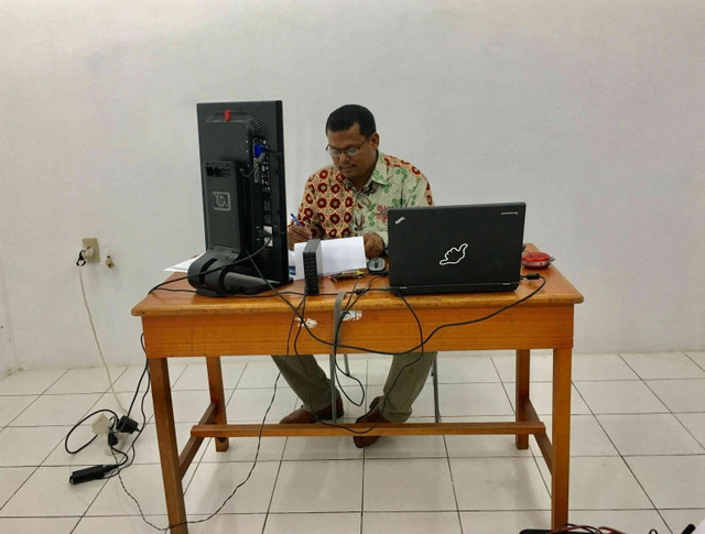 Penulis dengan rutinitas sebagai tenaga pendidi seni, bersamaan dalam tugas selaku Ketua Program Studi untuk periode 2017-2021. Dok. pribadi.