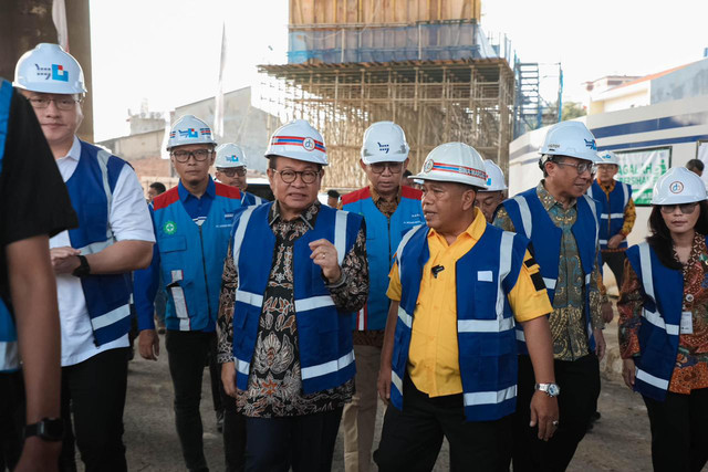Gubernur DKI Jakarta Pramono Anung meninjau pembangunan Flyover Latumenten di Grogol, Jakarta Barat, Kamis (2/7/2026). Foto: Dok. Pemprov DKI Jakarta