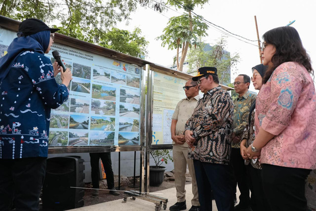 Gubernur DKI Jakarta Pramono Anung saat meninjau pembangunan prasana dan sarana Kali Grogol segmen Kemanggisan di kawasan Jakarta Barat, Kamis (2/7/2026). Foto: Pemprov DKI Jakarta