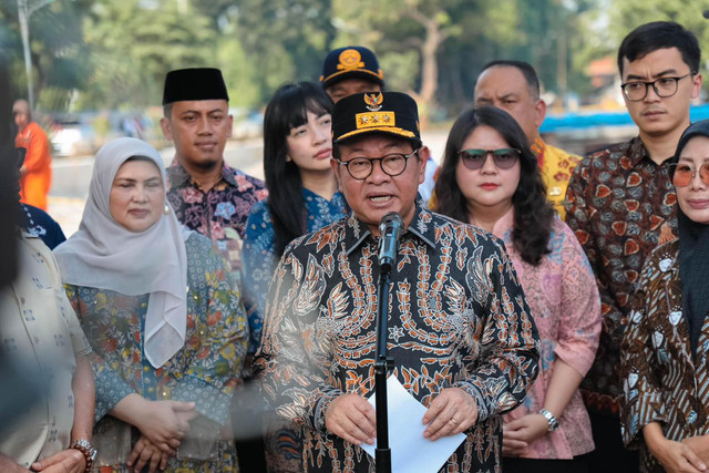 Gubernur DKI Jakarta Pramono Anung saat meninjau pembangunan prasana dan sarana Kali Grogol segmen Kemanggisan di kawasan Jakarta Barat, Kamis (2/7/2026). Foto: Pemprov DKI Jakarta