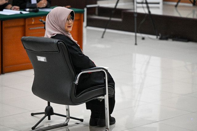 Terdakwa kasus dugaan fitnah dan pencemaran nama baik terkait keaslian ijazah Presiden ke-7 RI Joko Widodo, Tifauzia Tyassuma atau Dokter Tifa menjalani sidang perdananya di Pengadilan Negeri Jakarta Timur, Jakarta, Kamis (2/7/2026). Foto: Fauzan/ANTARA FOTO