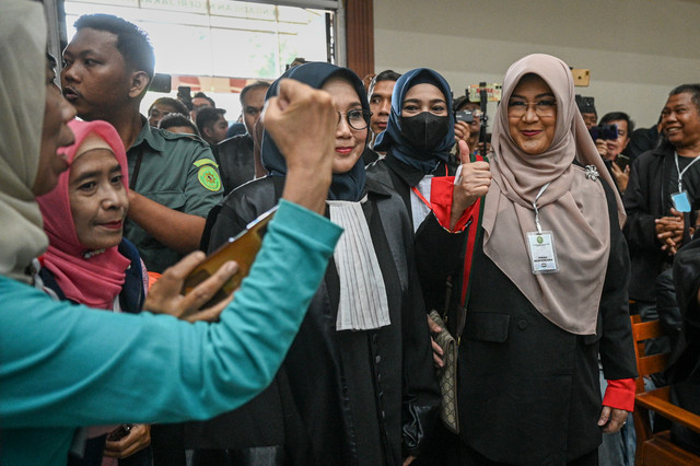Terdakwa kasus dugaan fitnah dan pencemaran nama baik terkait keaslian ijazah Presiden ke-7 RI Joko Widodo, Tifauzia Tyassuma atau Dokter Tifa tiba untuk menjalani sidang perdananya di Pengadilan Negeri Jakarta Timur, Jakarta, Kamis (2/7/2026). Foto: Fauzan/ANTARA FOTO