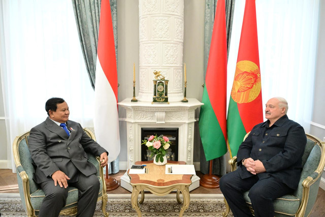 Presiden Prabowo bertamu ke Presiden Republik Belarus, Aleksandr Lukashenko, pada Selasa, 15 Juli 2025. Pertemuan tersebut digelar di kediaman Presiden Lukashenko di Ozyorny, yang terletak di luar ibu kota Minsk. Foto: presidenri.go.id