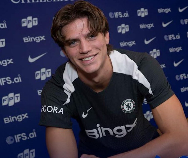 Marco Palestra resmi menandatangani kontrak dengan Chelsea. Foto: Chelsea FC